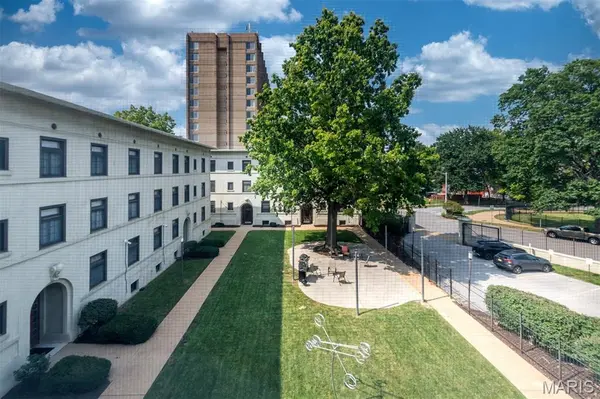 607 Westgate AVE #E, University City, MO 63130