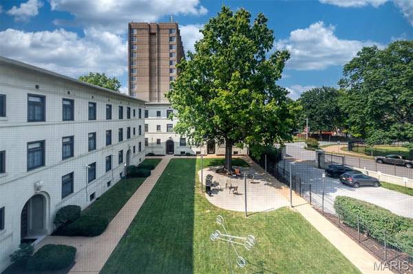 607 Westgate AVE #E, University City, MO 63130