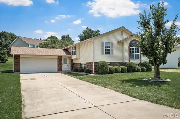 2912 Hameln DR, St Charles, MO 63301