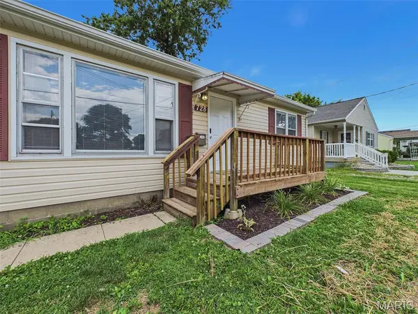728 N Prairie ST, Bethalto, IL 62010