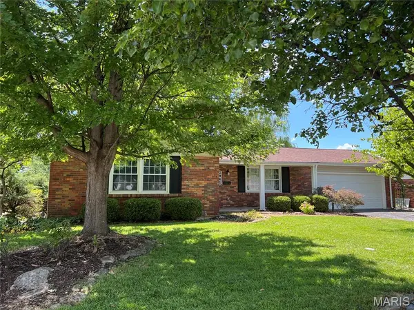 2941 Elmcrest DR, St Charles, MO 63301