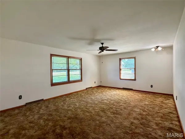 576 E 2700 AVE, Ramsey, IL 62080