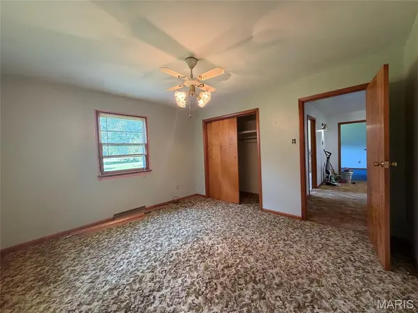 576 E 2700 AVE, Ramsey, IL 62080