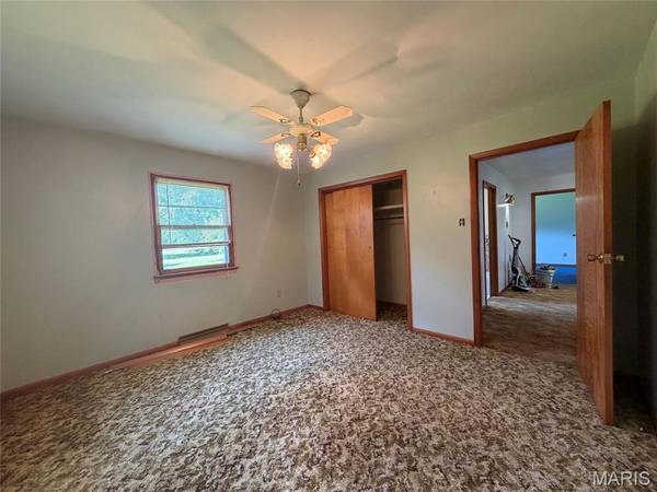 576 E 2700 AVE, Ramsey, IL 62080