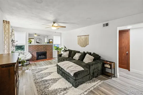 304 Walnut DR, Collinsville, IL 62234