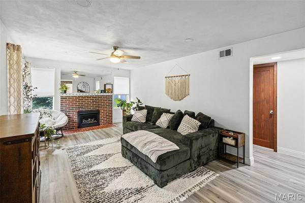 304 Walnut DR, Collinsville, IL 62234