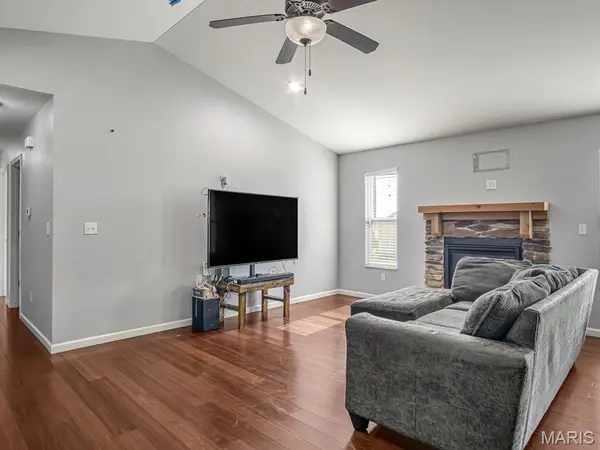 1225 Sherwood LN, Waterloo, IL 62298