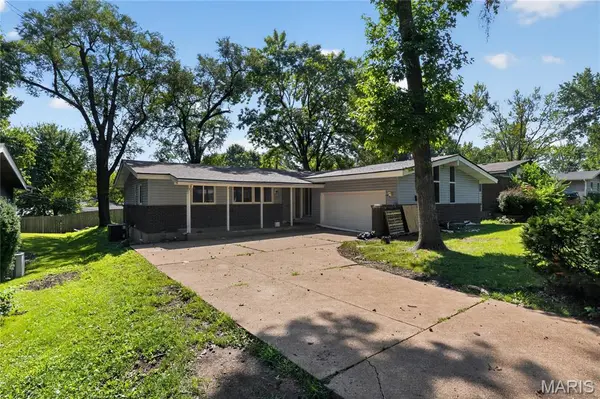 420 Waterford DR, Florissant, MO 63033