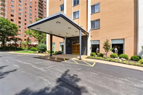 900 S Hanley RD #4C, Clayton, MO 63105