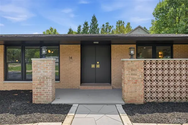14 Wedgewood LN, Creve Coeur, MO 63141