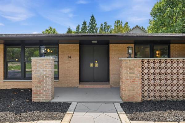 14 Wedgewood LN, Creve Coeur, MO 63141