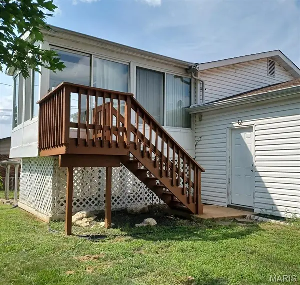 3285 Gwengreen DR, Bridgeton, MO 63044