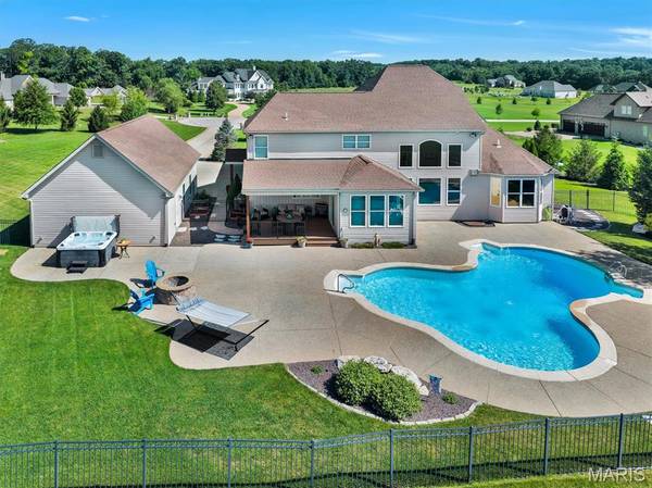 11090 Stonebridge LN, Wentzville, MO 63385