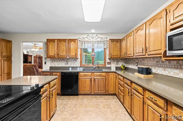 1431 Old State Route 13, New Athens, IL 62264