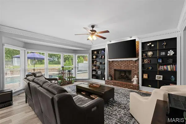 7807 Grantwood Oaks CT, St Louis, MO 63123