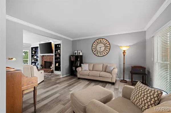 7807 Grantwood Oaks CT, St Louis, MO 63123