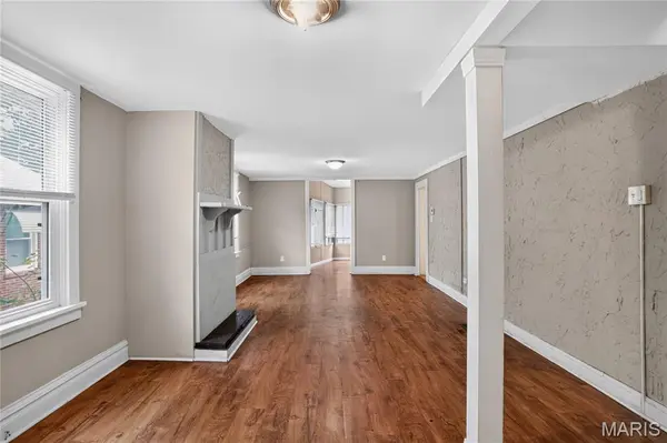 16 Miller PL, St Louis, MO 63135