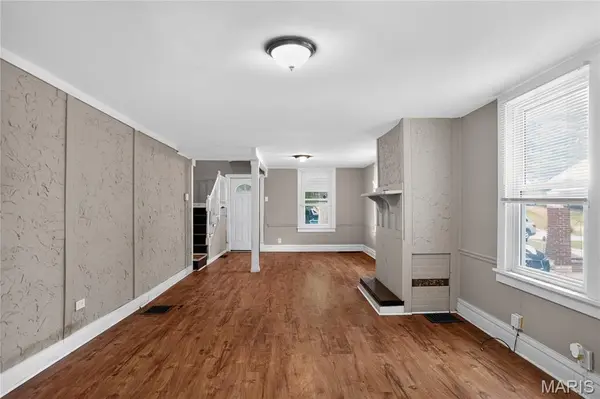 16 Miller PL, St Louis, MO 63135
