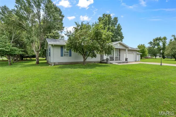 8 Elizabeth RD, Sikeston, MO 63801