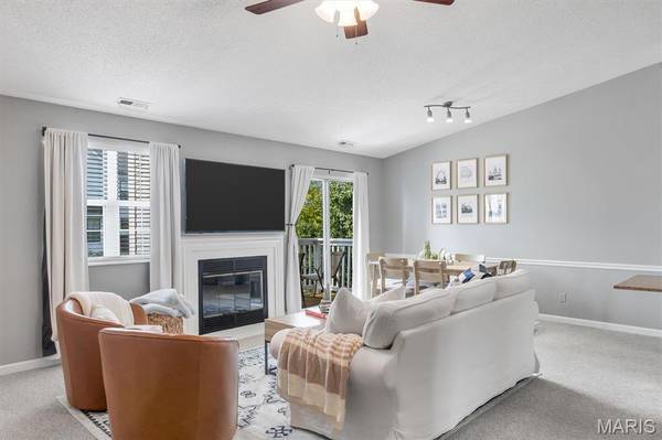 8912 Eager RD, Brentwood, MO 63144