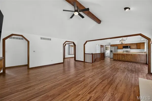 171 Hunters Pointe DR, St Charles, MO 63304