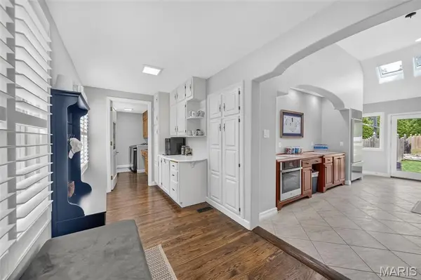 27 Ellsworth LN, Ladue, MO 63124
