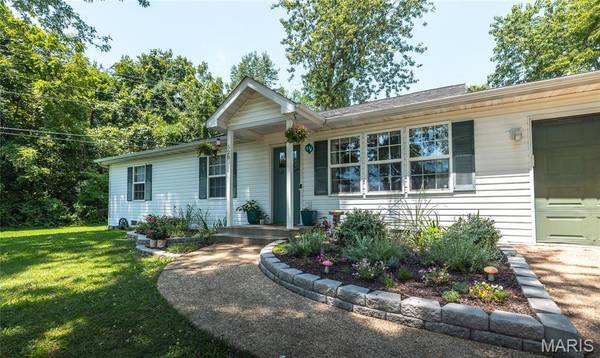 528 Christine ST, St James, MO 65559