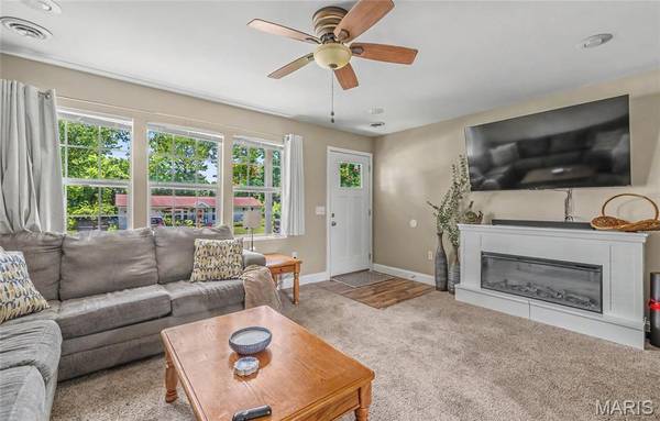 528 Christine ST, St James, MO 65559