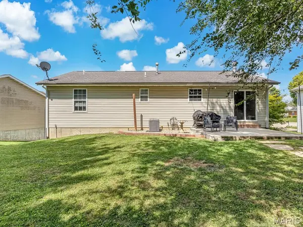 992 Vermont AVE, Collinsville, IL 62234