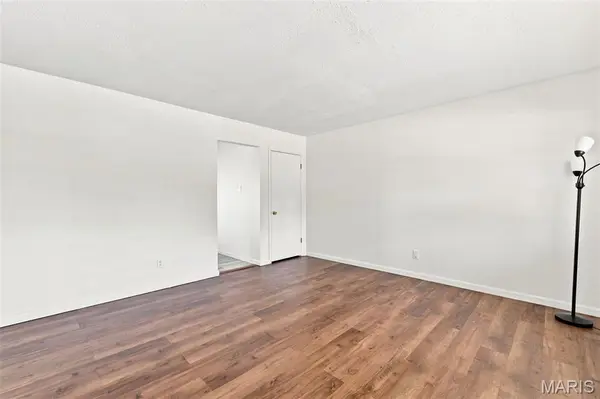 2263 McKelvey RD, Maryland Heights, MO 63043