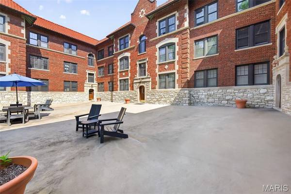 7525 Buckingham DR #2N, St Louis, MO 63105
