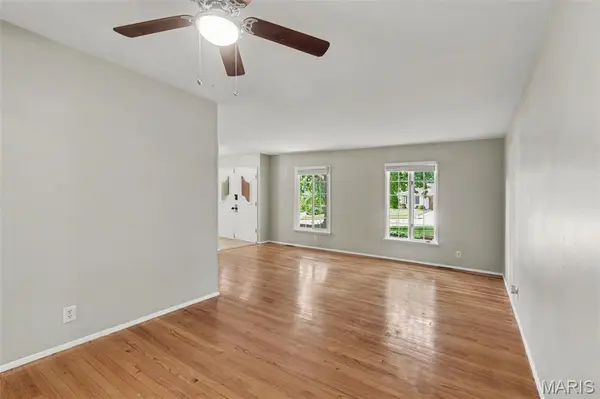 3665 Santiago DR, Florissant, MO 63033