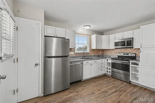 3665 Santiago DR, Florissant, MO 63033