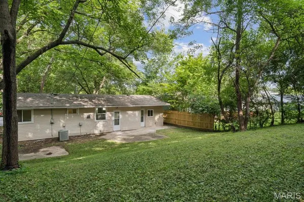 38 Westdell DR, St Louis, MO 63136