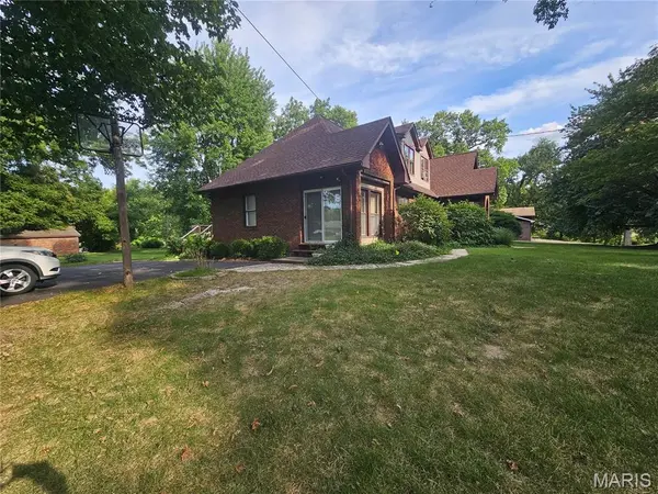 220 S 9th ST, East Alton, IL 62024