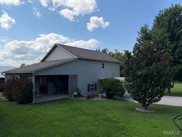 271 Crazy Horse LN, Jackson, MO 63755