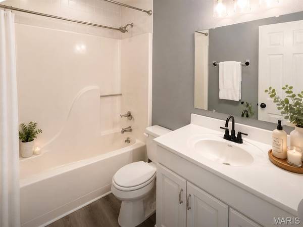 2007 New Sun DR, Florissant, MO 63031