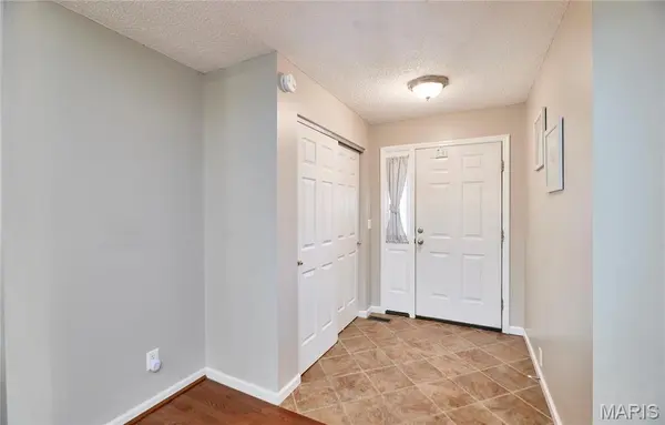 49 Savoy DR, Lake St Louis, MO 63367
