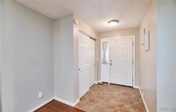 49 Savoy DR, Lake St Louis, MO 63367
