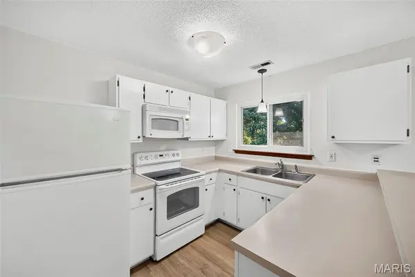 1044 Sugar Creek CT #5, St Peters, MO 63376