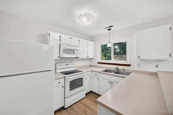 1044 Sugar Creek CT #5, St Peters, MO 63376