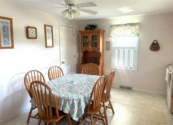 1174 Bieker RD, Washington, MO 63090