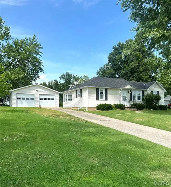 1174 Bieker RD, Washington, MO 63090