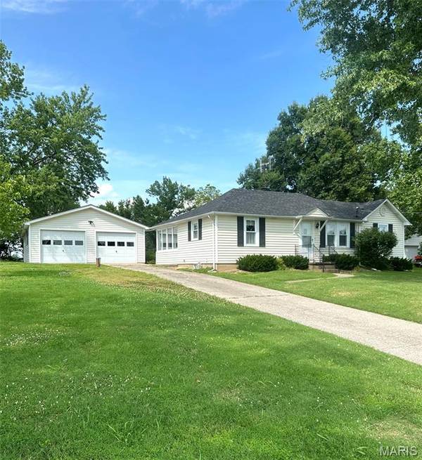 1174 Bieker RD, Washington, MO 63090
