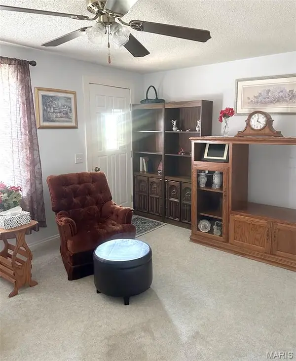 1174 Bieker RD, Washington, MO 63090