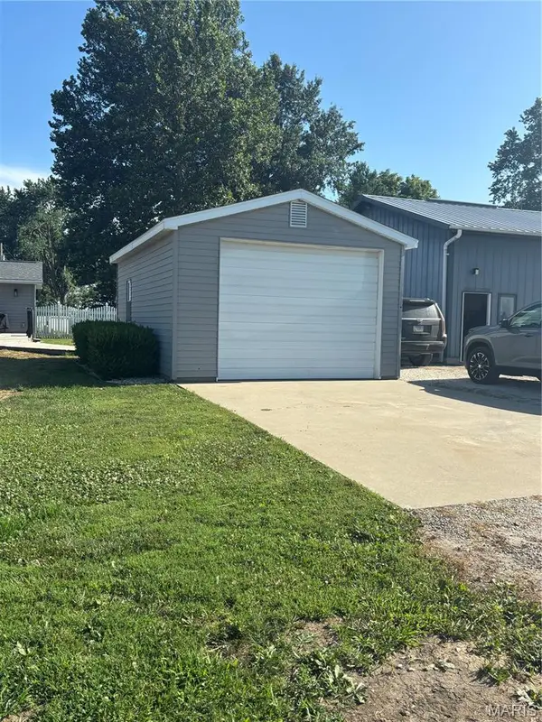 23477 N Centennial RD, Jerseyville, IL 62052