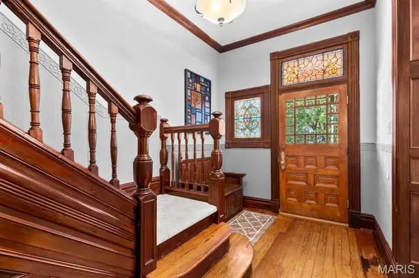 2346 Albion PL, St Louis, MO 63104