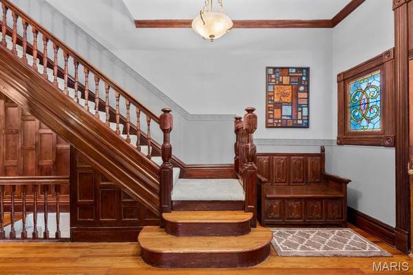 2346 Albion PL, St Louis, MO 63104