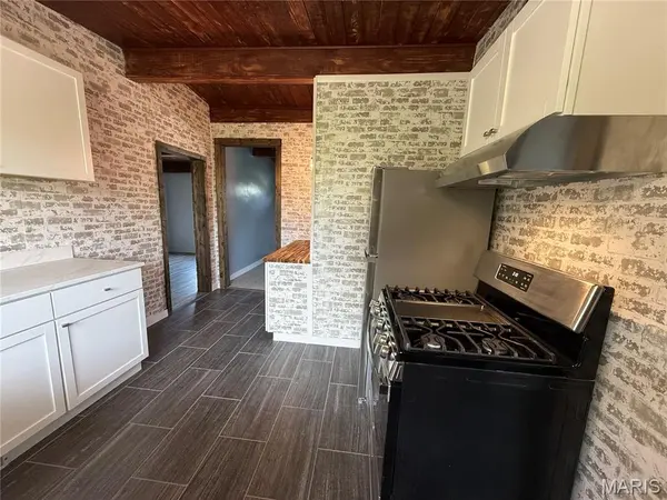 8 Wauneta PL, Hannibal, MO 63401
