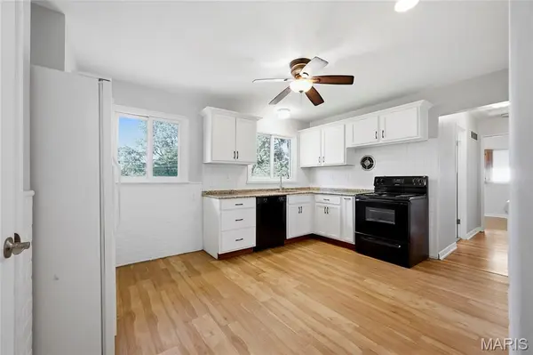 1060 Dauphin LN, Florissant, MO 63033